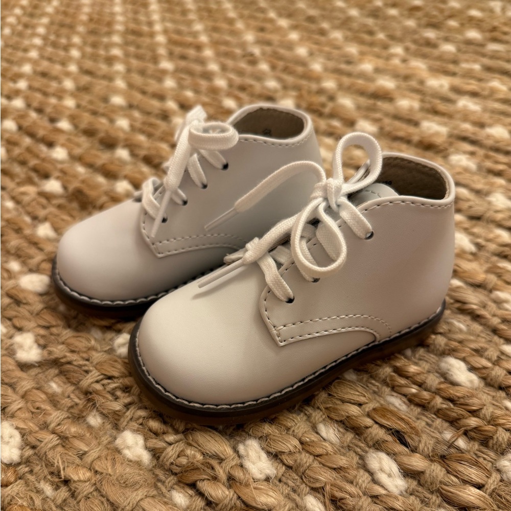 NEW Footmates White Hard Bottom
Walking Shoes